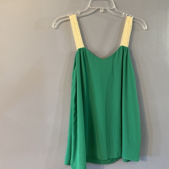 Collective Concepts NWT Size Small Crochet Straps Green Top - Picture 5 of 7